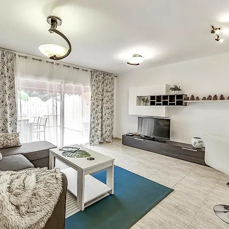 Three Bedroom With Private Patio And Barbecue