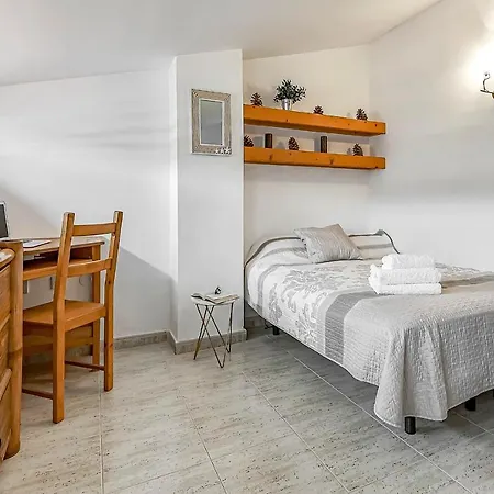 Three Bedroom With Private Patio And Barbecue Apartment