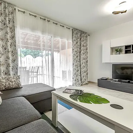 Three Bedroom With Private Patio And Barbecue