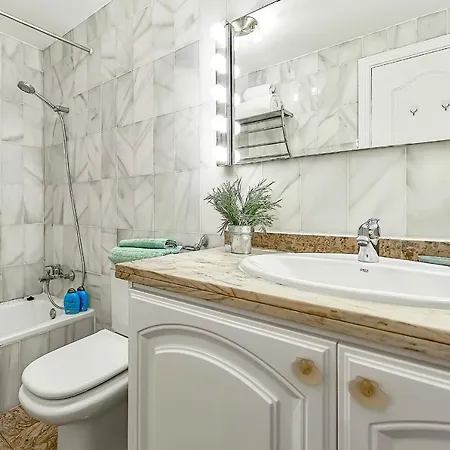 Three Bedroom With Private Patio And Barbecue *